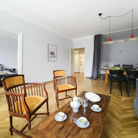 Designers In The Old Town Apartment